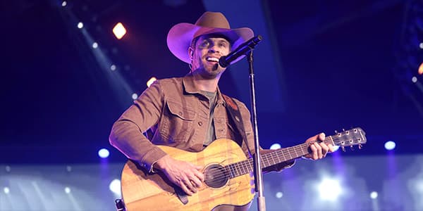 Image of Dustin Lynch